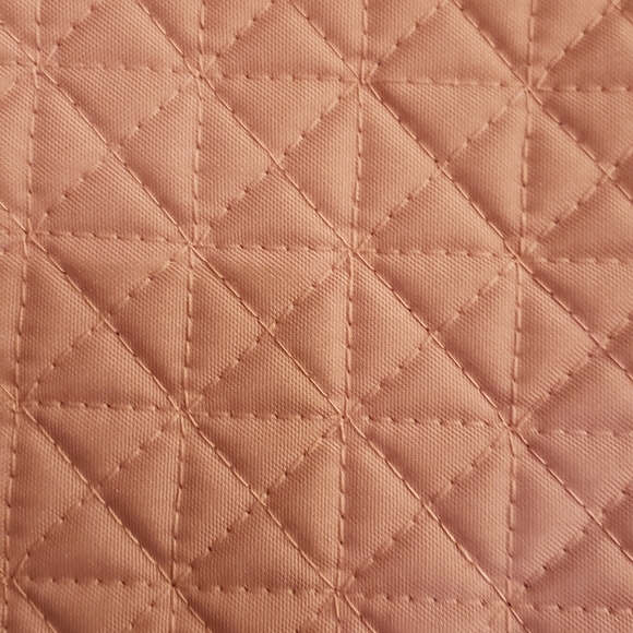 Belkin pink quilted laptop bag with strap - Picture 5 of 7